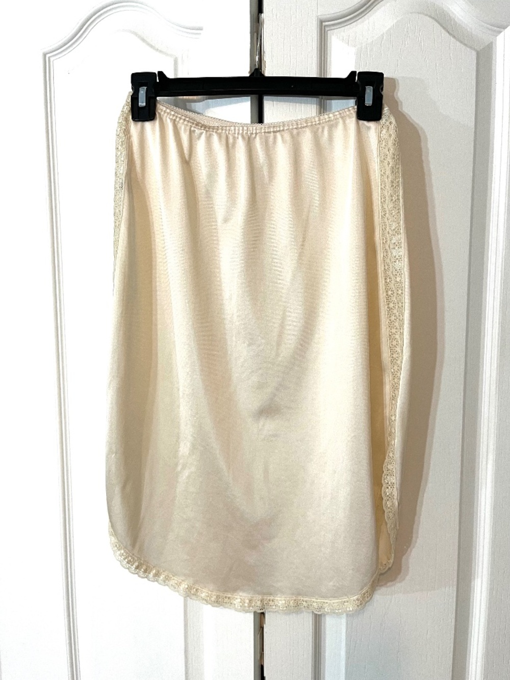 Vintage Cream Half Slip | Size L | Curved Side Slits | Crochet-Trimmed